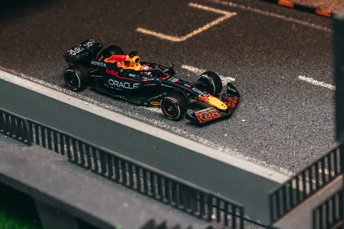 Minichamps 1/64 Oracle Red Bull Racing Rb21 Max Verstappen - Winner Emilia Romagna Gp 2025 1