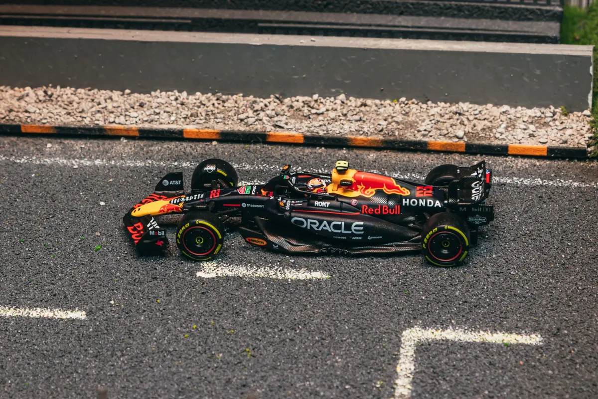 Minichamps 1/64 Oracle Red Bull Racing Rb21 Yuki Tsunoda - 100Th Gp Canada Gp 2025 1