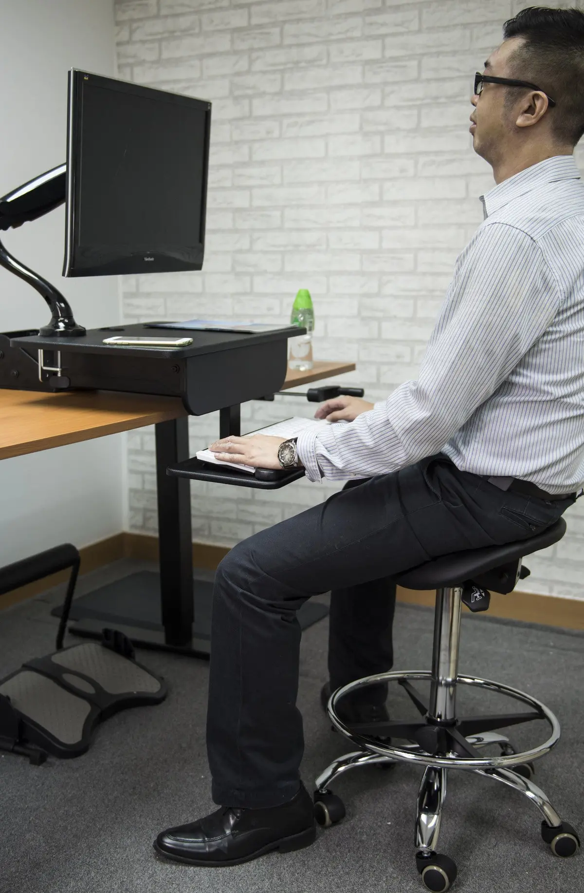 Ergo Sit-Stand Seat / Stool (With Seat Tilting) 1
