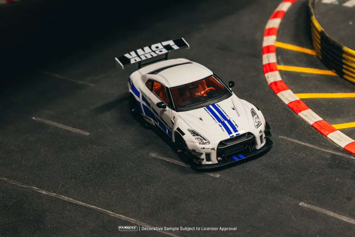 1/43 Liberty Walk Lb-Works Nissan Gt-R R35 Type 2 White - Tarmac Works Hobby43 1