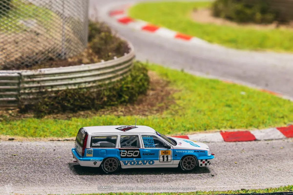 1/64 Volvo 850 Estate Australian Super Touring Championship 1995 #11 - Tarmac Works Hobby64 1