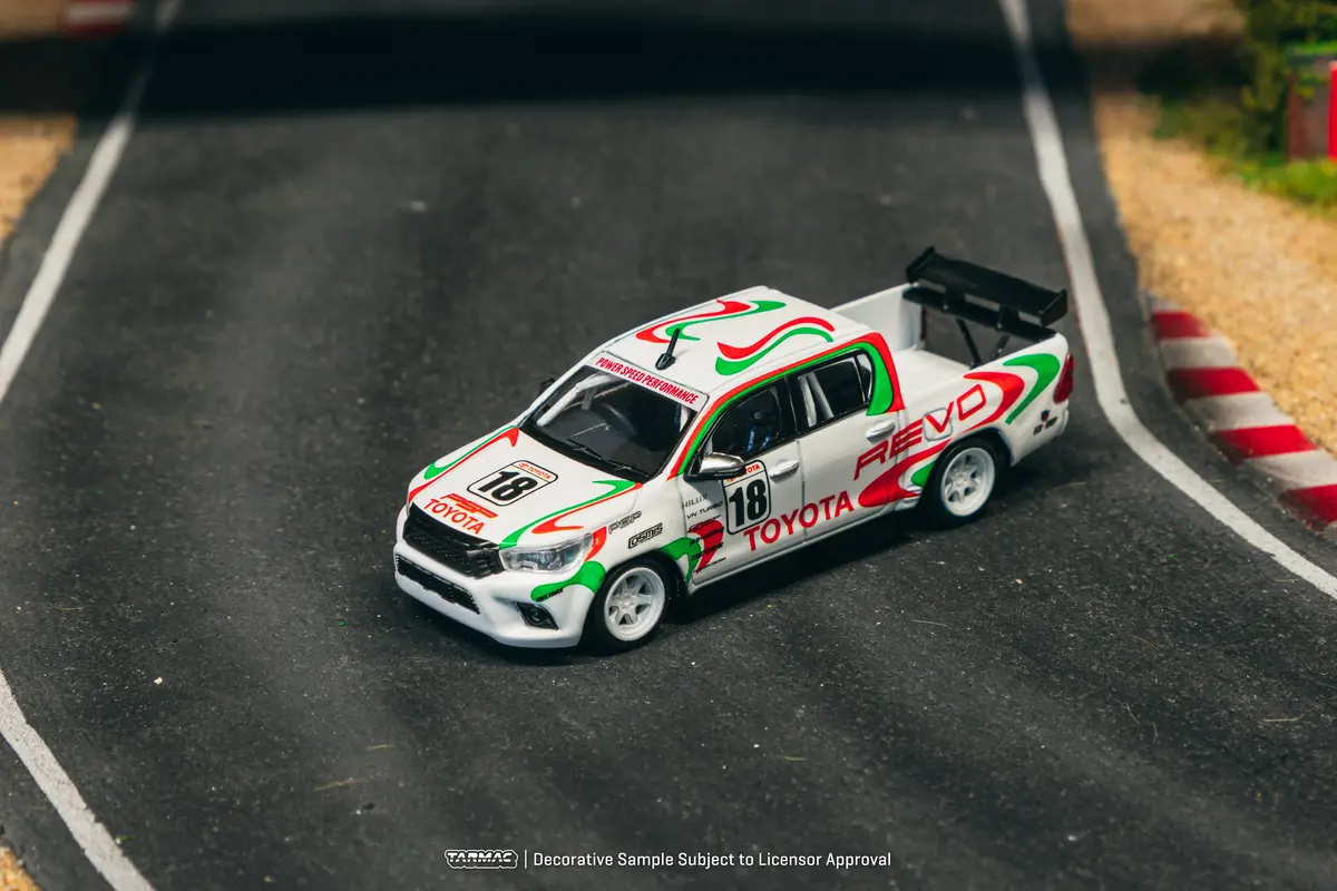 1/64 Toyota Hilux White - Tarmac Works Hobby64 1