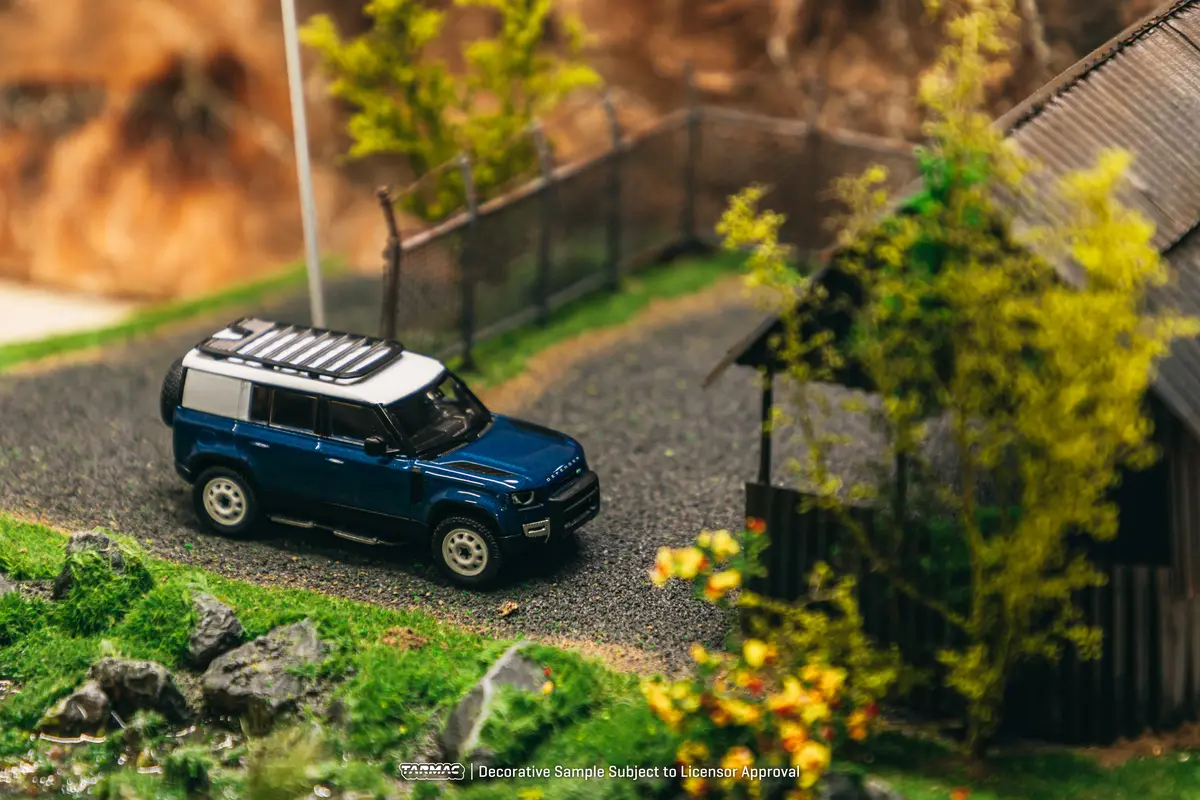 1/64 Land Rover Defender 110 Blue - Tarmac Works Global64 1
