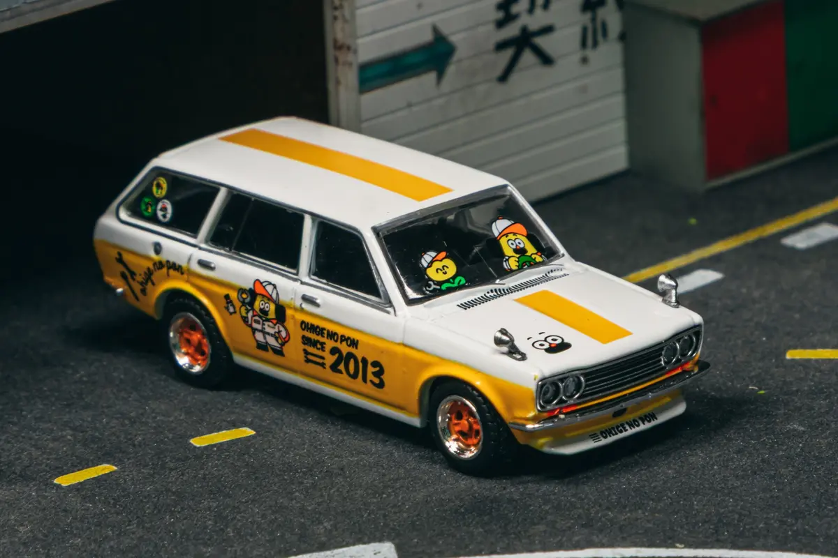 1/64 Datsun Bluebird 510 Wagon Ohige No Pon - Tarmac Works Global64 1
