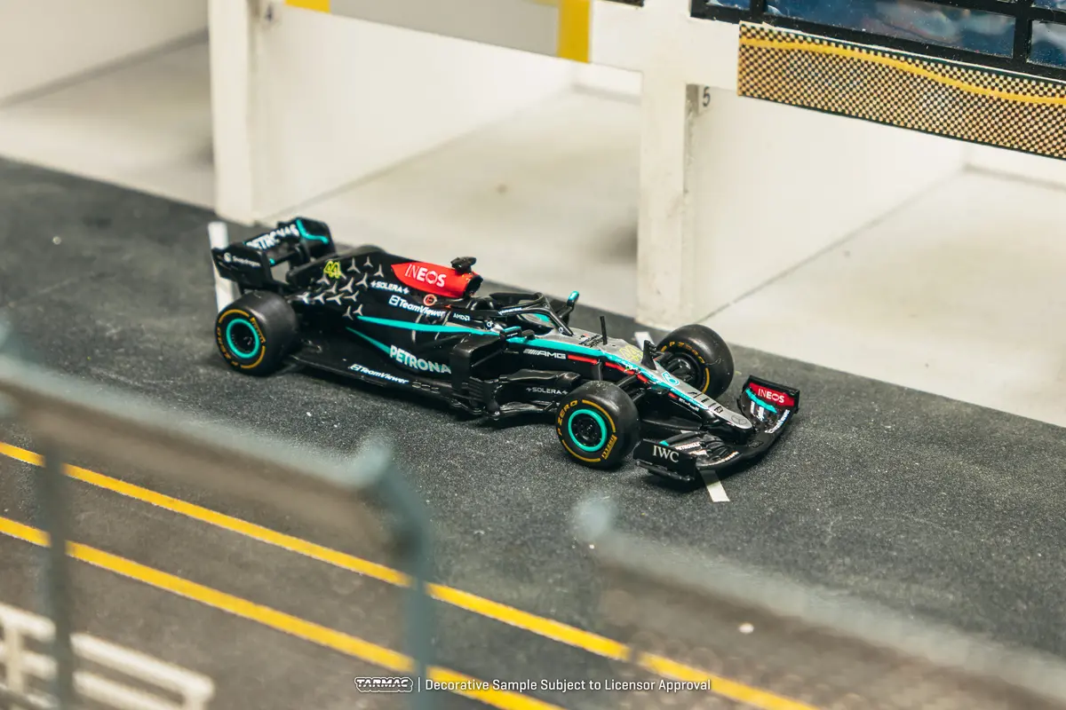 1/64 Mercedes-Amg F1 W12 E Performance New York Demo Run 2024 Lewis Hamilton - Tarmac Works X Ixo Models Global64 1
