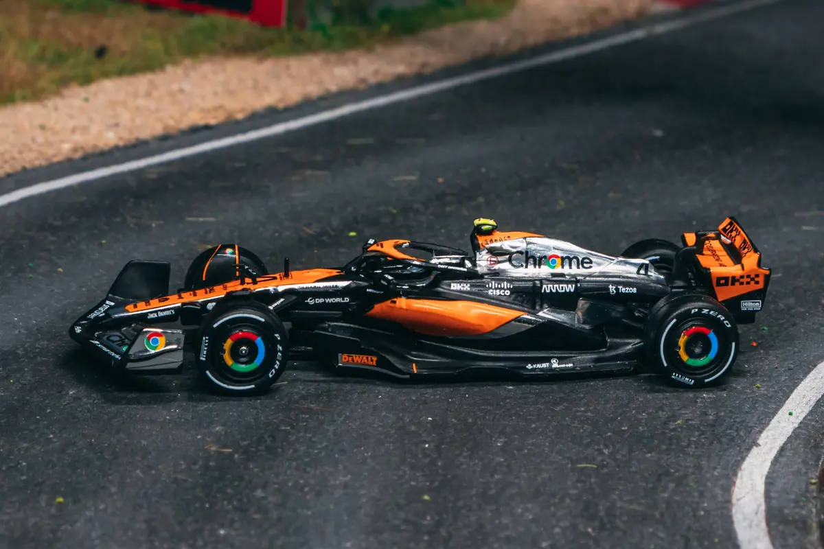 1/64 Mclaren Mcl60 British Grand Prix 2023 Lando Norris - Tarmac Works X Ixo Models Global64 1