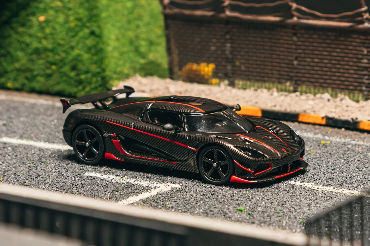 1/64 Koenigsegg Agera Rs Black Carbon Fiber / Red Accents - Tarmac Works Global64 1