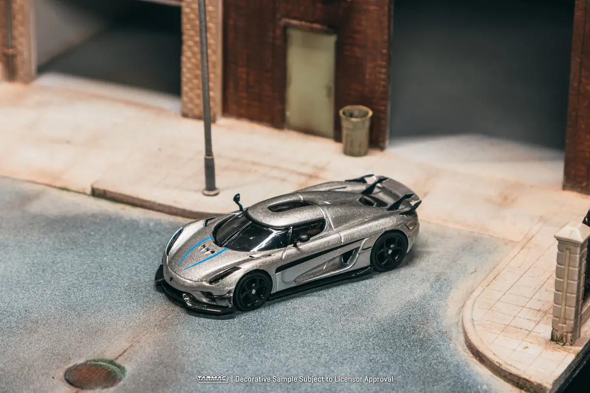 1/64 Koenigsegg Regera Silver Metallic / Blue Accents With Tarmac Cards Combo Set - Tarmac Works Global64 1
