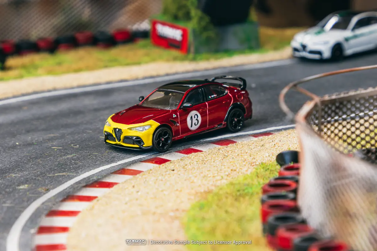1/64 Alfa Romeo Giulia Gtam Red/Yellow - Mijo Exclusive - Tarmac Works Global64 1