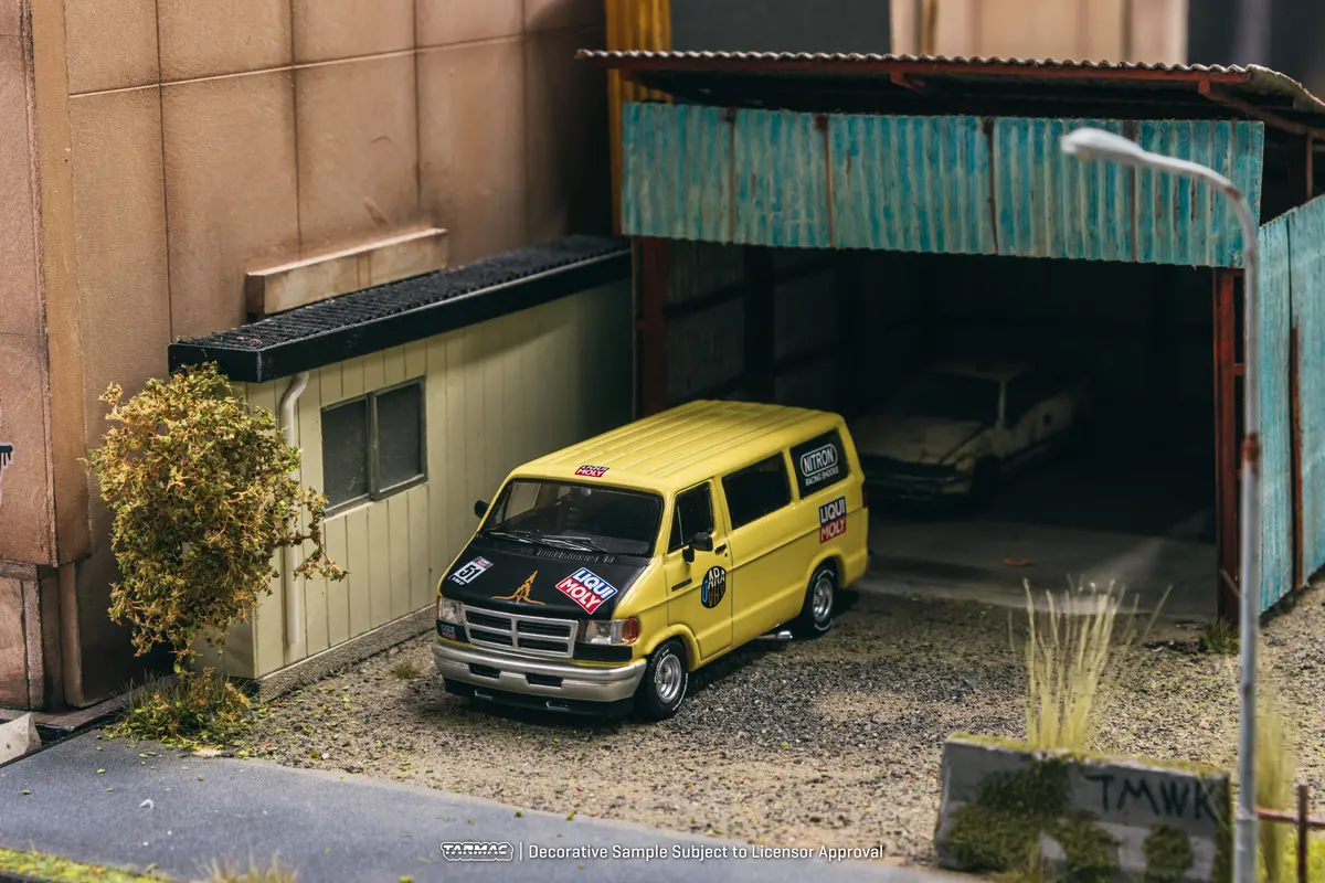 1/64 Dodge Van Yellow - Tarmac Works Global64 1