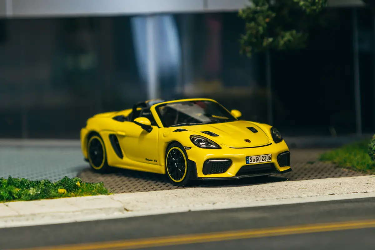 1/64 Porsche 718 Spyder Rs Racing Yellow - Tarmac Works X Minichamps Collab64 1
