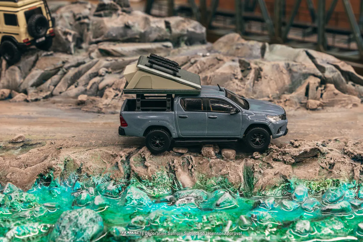 1/64 Toyota Hilux Grey - Tarmac Works Road64 1