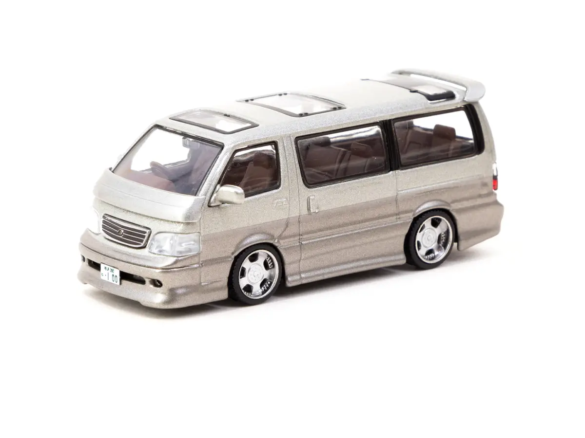1/64 Toyota Hiace Wagon Custom Silver/Brown - Tarmac Works  Road64 1